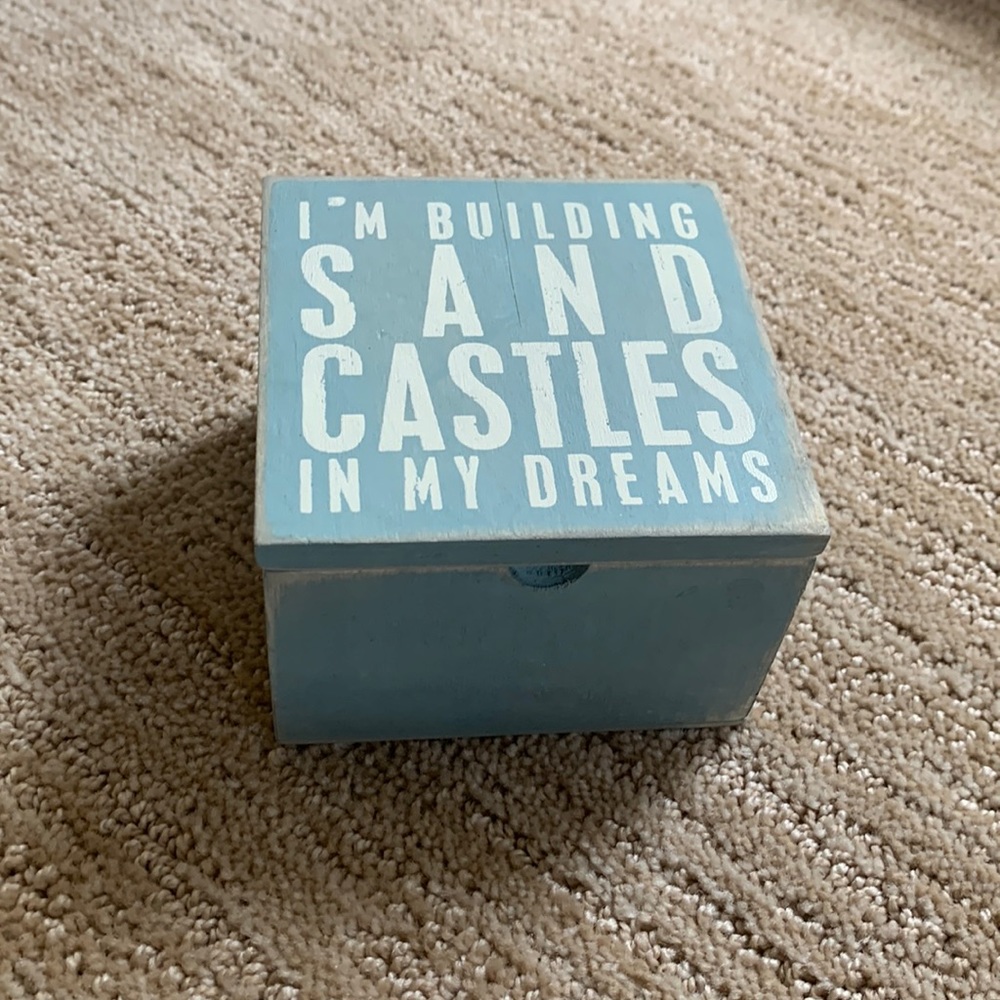 Decorative wooden keepsake box